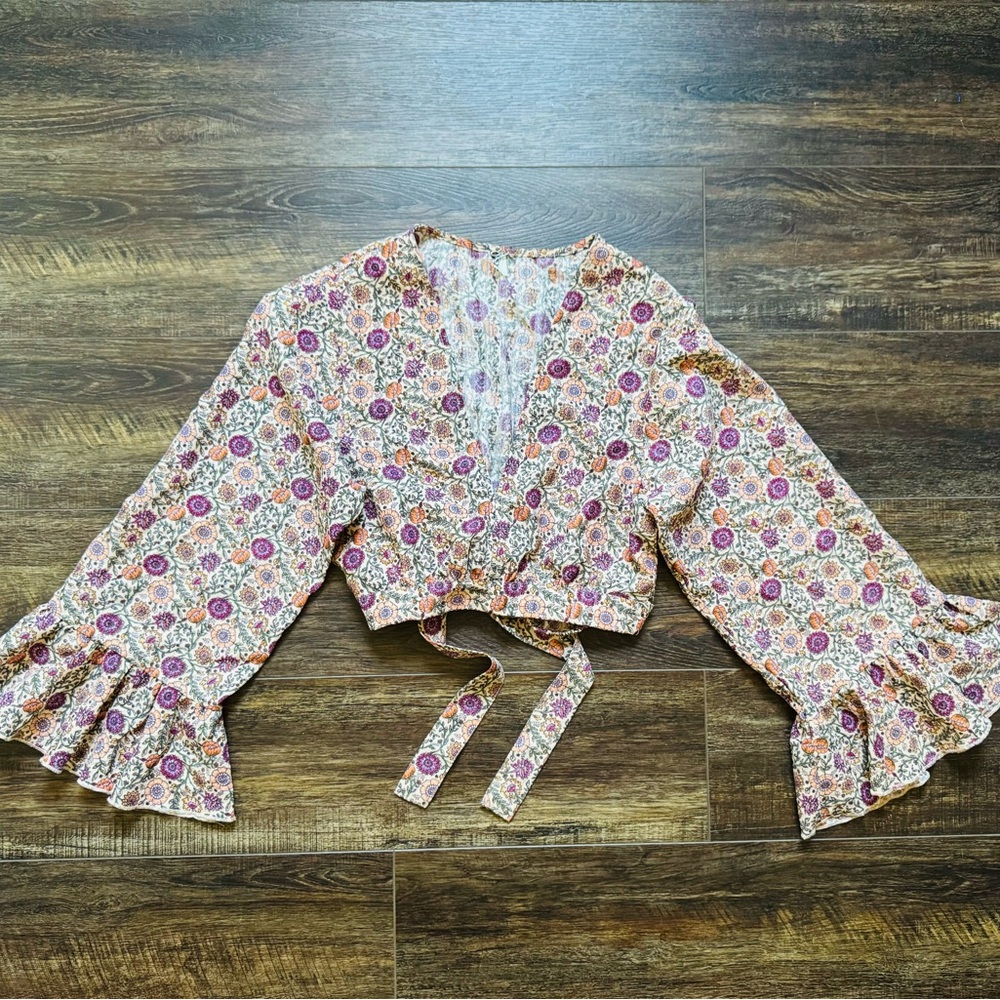 GIMMICKS Floral Wrap Top - Picture 5 of 12